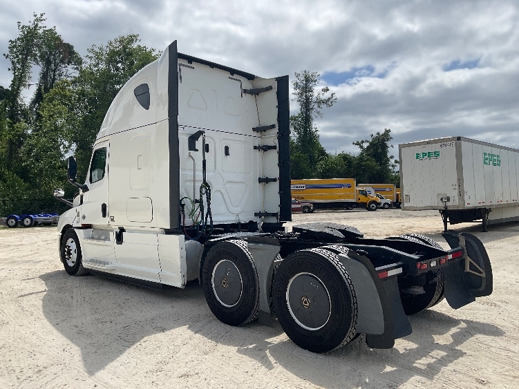 2020 Freightliner Cascadia in Valdosta, GA — photo 5
