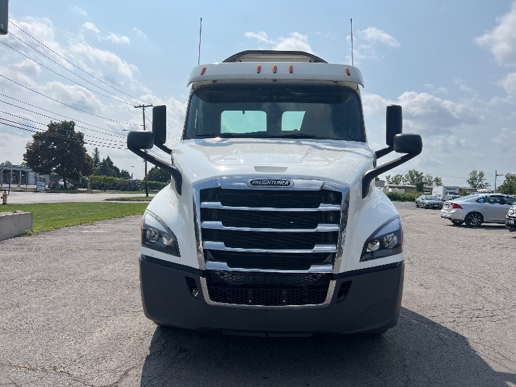 2020 Freightliner Cascadia in Rochester, NY — photo 2