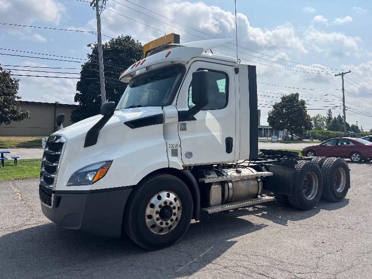 2020 Freightliner Cascadia in Rochester, NY — photo 3
