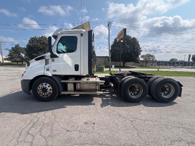 2020 Freightliner Cascadia in Rochester, NY — photo 4