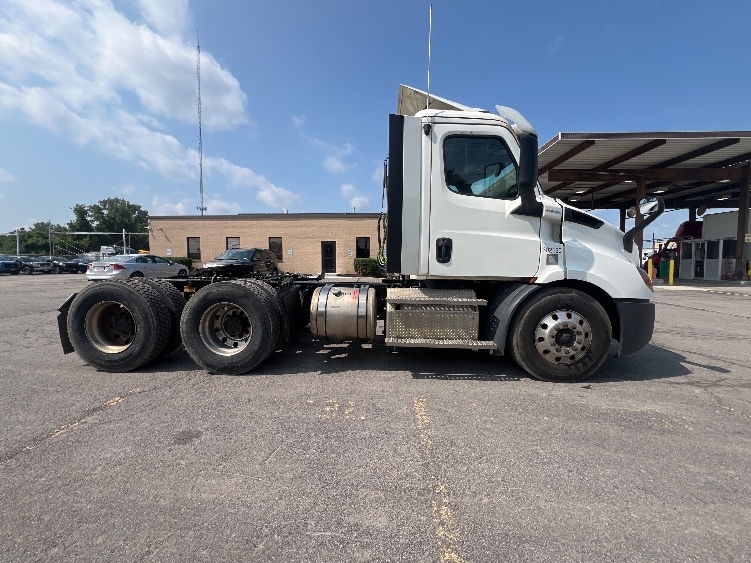 2020 Freightliner Cascadia in Rochester, NY — photo 8