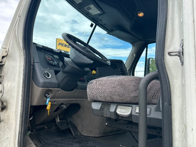2020 Freightliner Cascadia in Greensboro, NC — photo 9