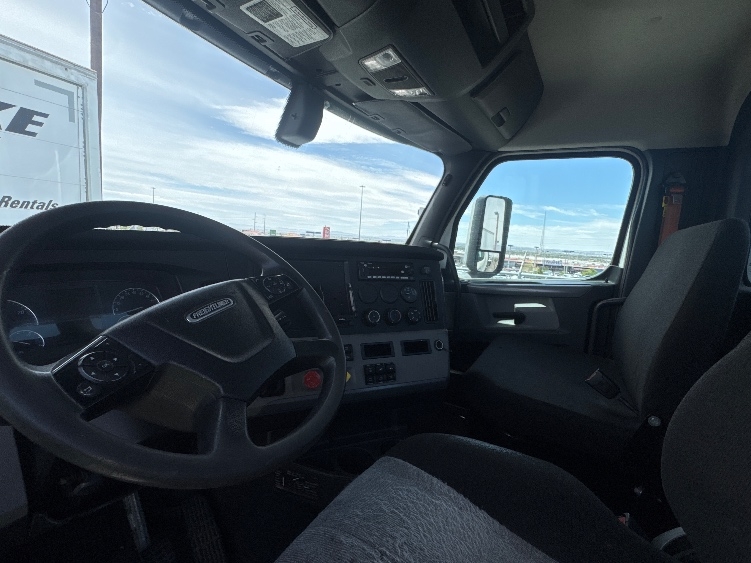 2020 Freightliner Cascadia in El Paso, TX — photo 10