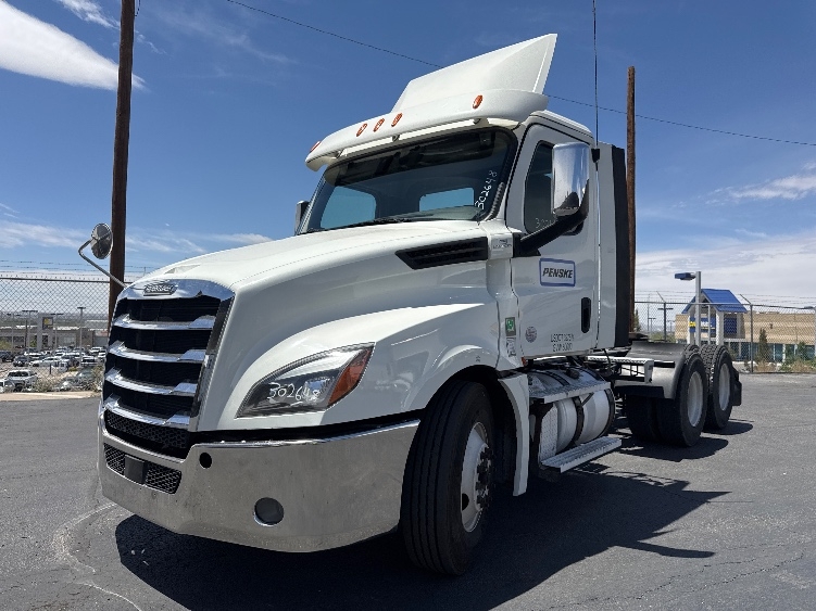 2020 Freightliner Cascadia in El Paso, TX — photo 3
