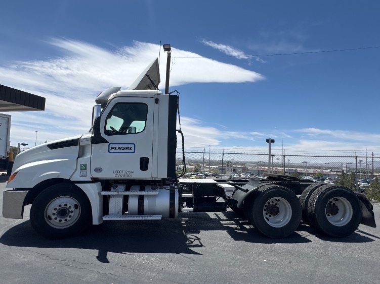 2020 Freightliner Cascadia in El Paso, TX — photo 4