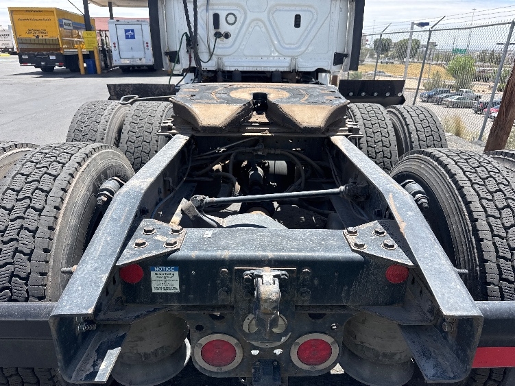 2020 Freightliner Cascadia in El Paso, TX — photo 6