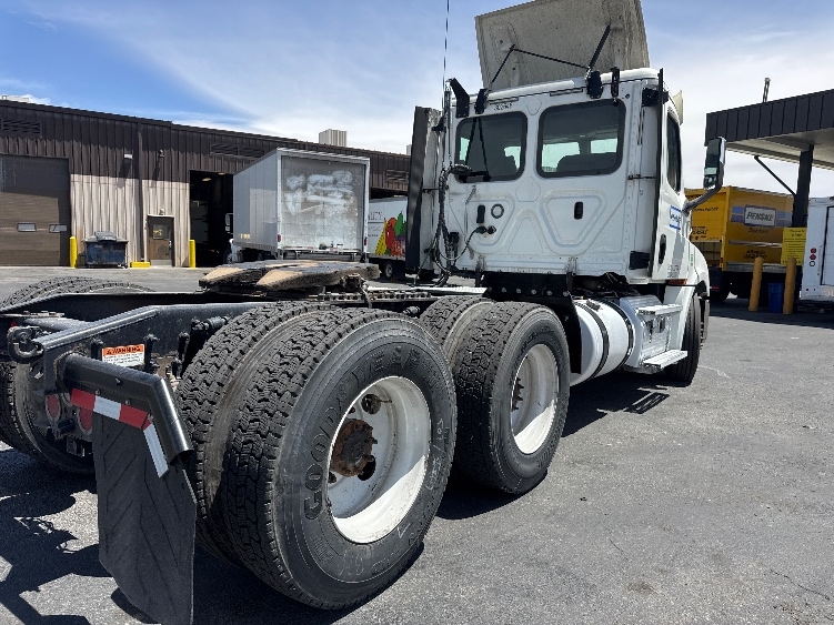 2020 Freightliner Cascadia in El Paso, TX — photo 7