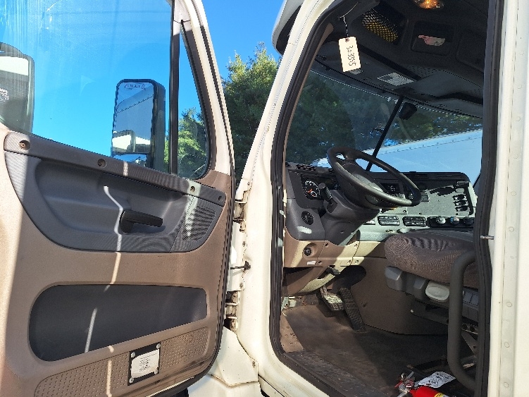 2018 Freightliner Cascadia in Londonderry, NH — photo 10