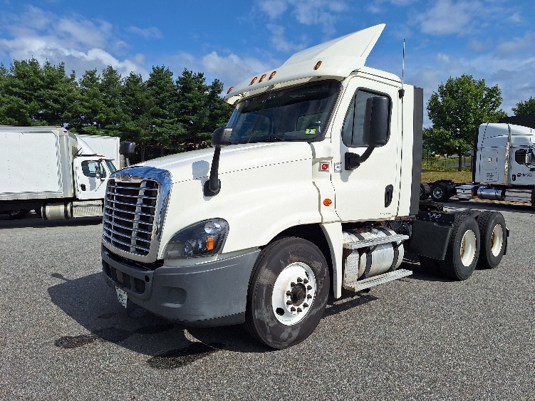 2018 Freightliner Cascadia in Londonderry, NH — photo 3