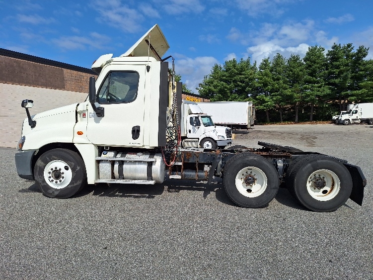 2018 Freightliner Cascadia in Londonderry, NH — photo 4