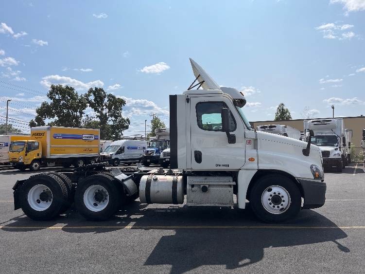 2018 Freightliner Cascadia in Londonderry, NH — photo 8
