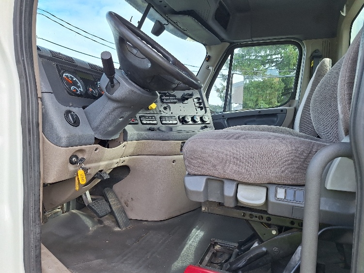 2018 Freightliner Cascadia in Hudson, NH — photo 10