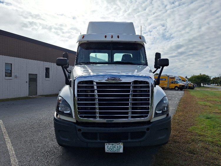 2018 Freightliner Cascadia in Hudson, NH — photo 2