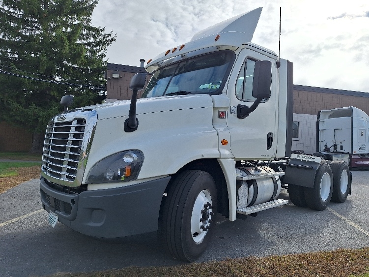2018 Freightliner Cascadia in Hudson, NH — photo 3