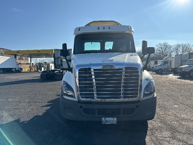 2018 Freightliner Cascadia in Parsippany, NJ — photo 2