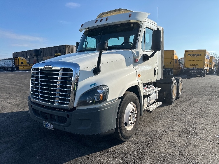 2018 Freightliner Cascadia in Parsippany, NJ — photo 3