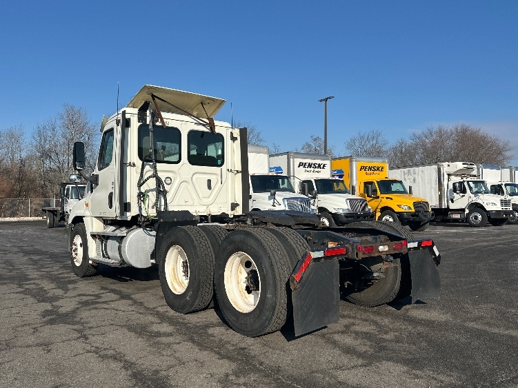 2018 Freightliner Cascadia in Parsippany, NJ — photo 5