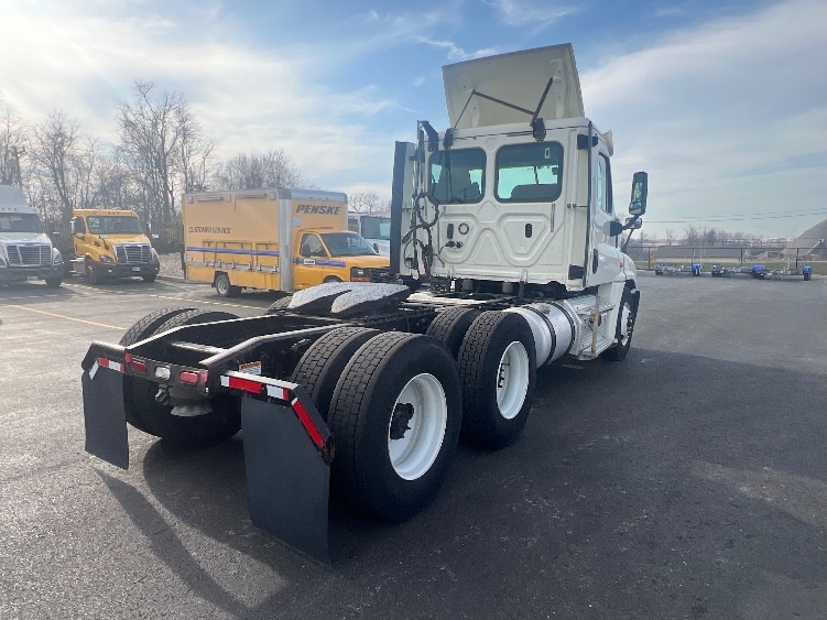 2018 Freightliner Cascadia in Piqua, OH — photo 7