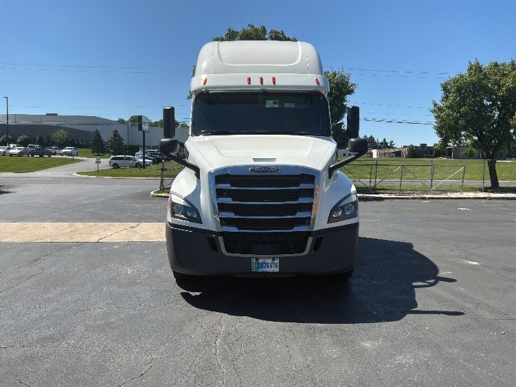 2020 Freightliner Cascadia in York, PA — photo 2