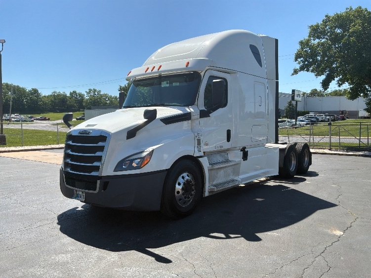 2020 Freightliner Cascadia in York, PA — photo 3