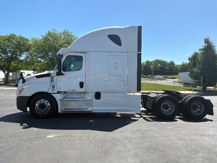 2020 Freightliner Cascadia in York, PA — photo 4