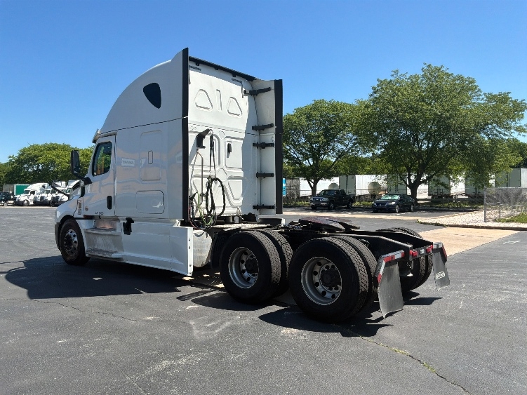 2020 Freightliner Cascadia in York, PA — photo 5