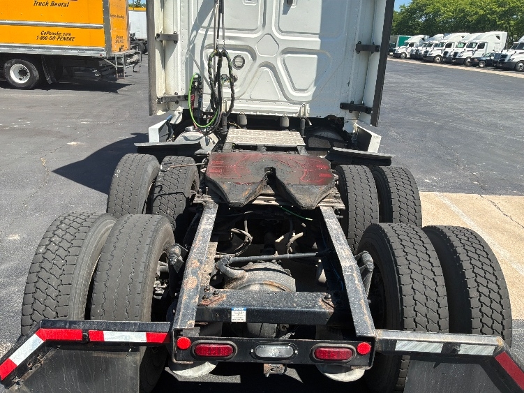 2020 Freightliner Cascadia in York, PA — photo 6