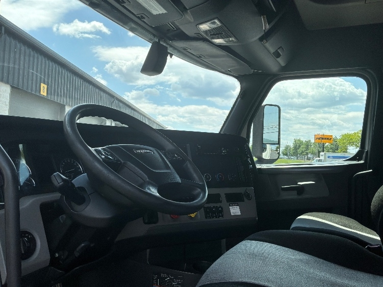 2020 Freightliner Cascadia in Monmouth Junction, NJ — photo 10