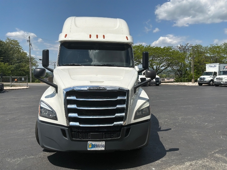 2020 Freightliner Cascadia in Monmouth Junction, NJ — photo 2