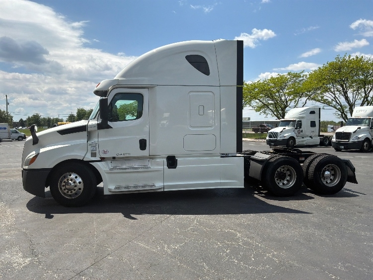 2020 Freightliner Cascadia in Monmouth Junction, NJ — photo 4