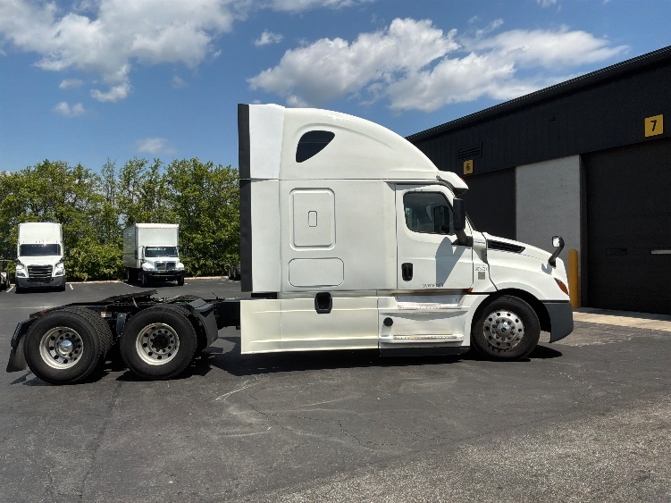 2020 Freightliner Cascadia in Monmouth Junction, NJ — photo 8