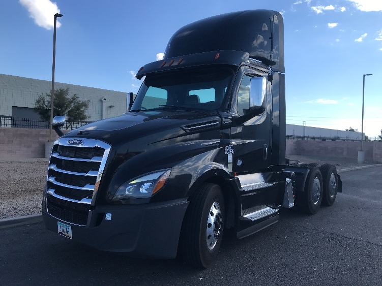 2020 Freightliner Cascadia in Phoenix, AZ — photo 3