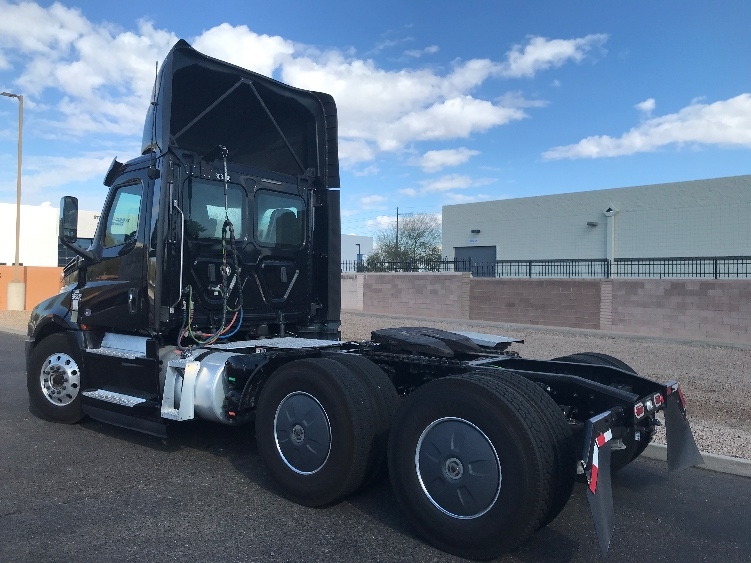 2020 Freightliner Cascadia in Phoenix, AZ — photo 5