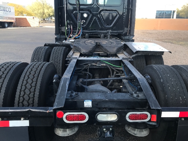 2020 Freightliner Cascadia in Phoenix, AZ — photo 6