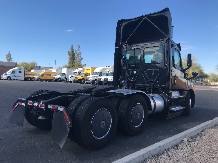 2020 Freightliner Cascadia in Phoenix, AZ — photo 7