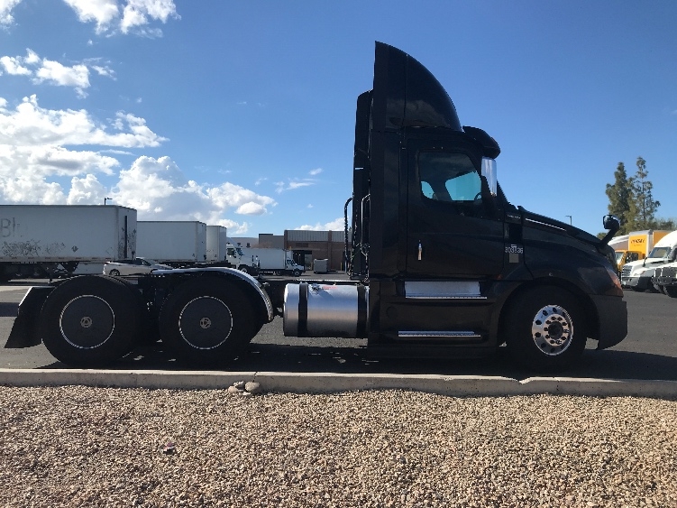 2020 Freightliner Cascadia in Phoenix, AZ — photo 8