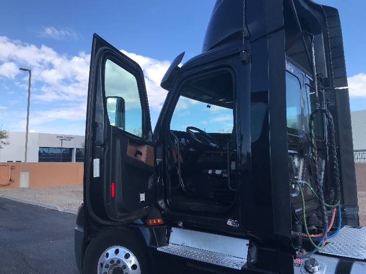 2020 Freightliner Cascadia in Phoenix, AZ — photo 9