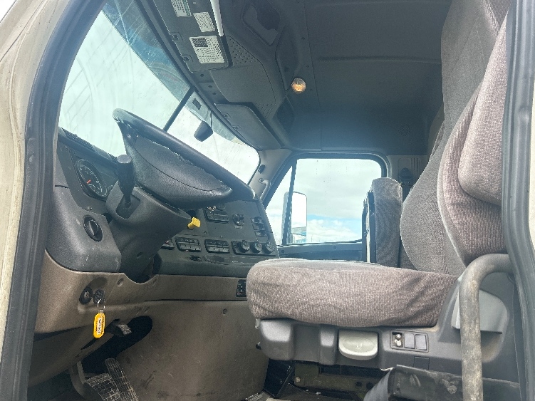 2018 Freightliner Cascadia in Londonderry, NH — photo 10