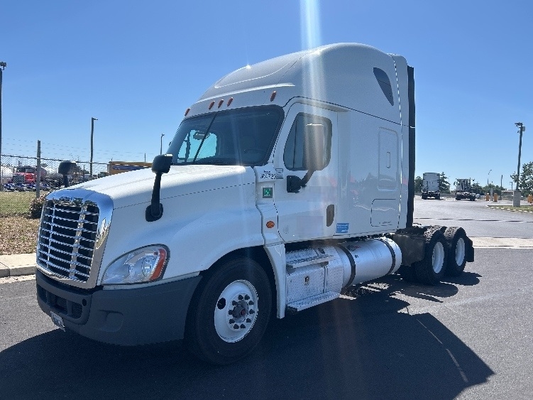 2020 Freightliner Cascadia in Stockton, CA — photo 3