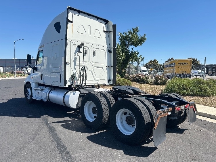 2020 Freightliner Cascadia in Stockton, CA — photo 5