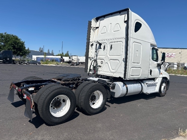 2020 Freightliner Cascadia in Stockton, CA — photo 7