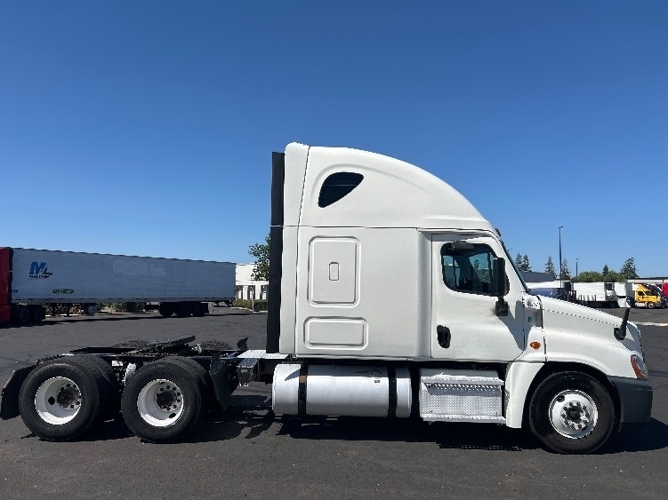 2020 Freightliner Cascadia in Stockton, CA — photo 8