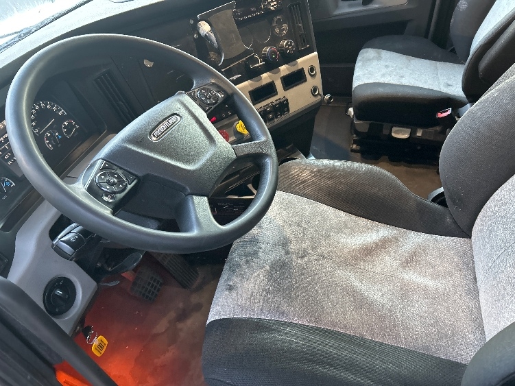2020 Freightliner Cascadia in Monmouth Junction, NJ — photo 10