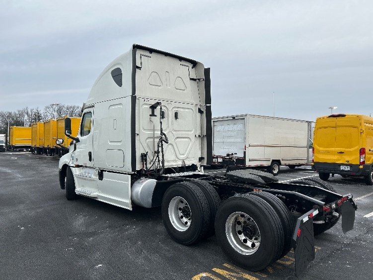 2020 Freightliner Cascadia in Monmouth Junction, NJ — photo 5