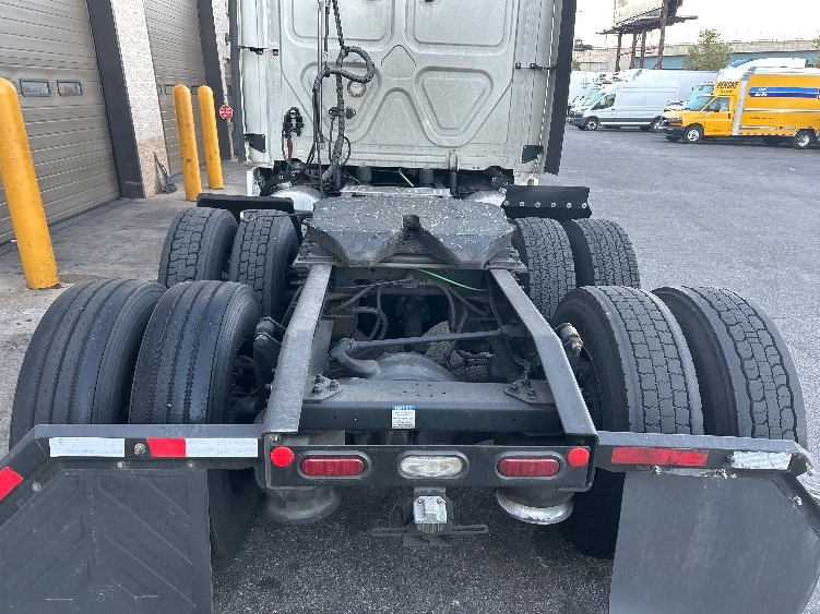 2020 Freightliner Cascadia in Monmouth Junction, NJ — photo 6