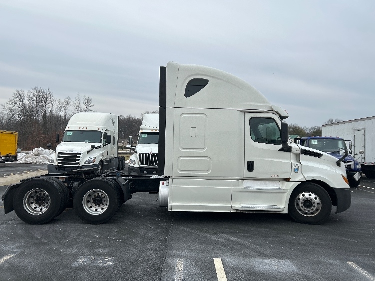 2020 Freightliner Cascadia in Monmouth Junction, NJ — photo 8