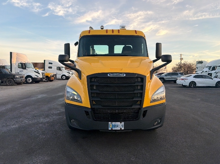 2020 Freightliner Cascadia in Piqua, OH — photo 2
