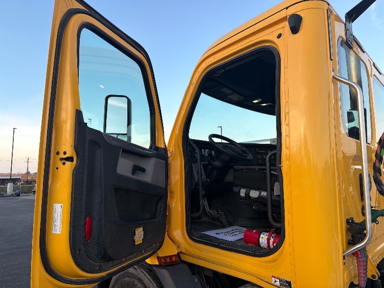 2020 Freightliner Cascadia in Piqua, OH — photo 9