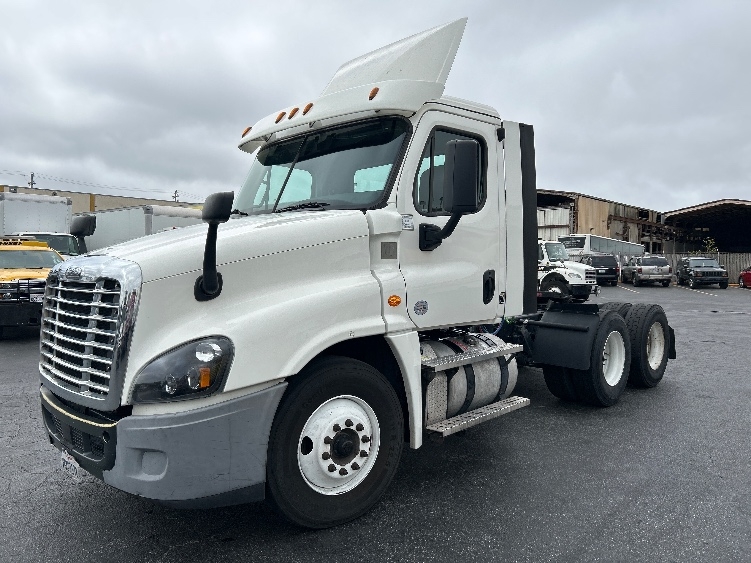 2020 Freightliner Cascadia in West Sacramento, CA — photo 3