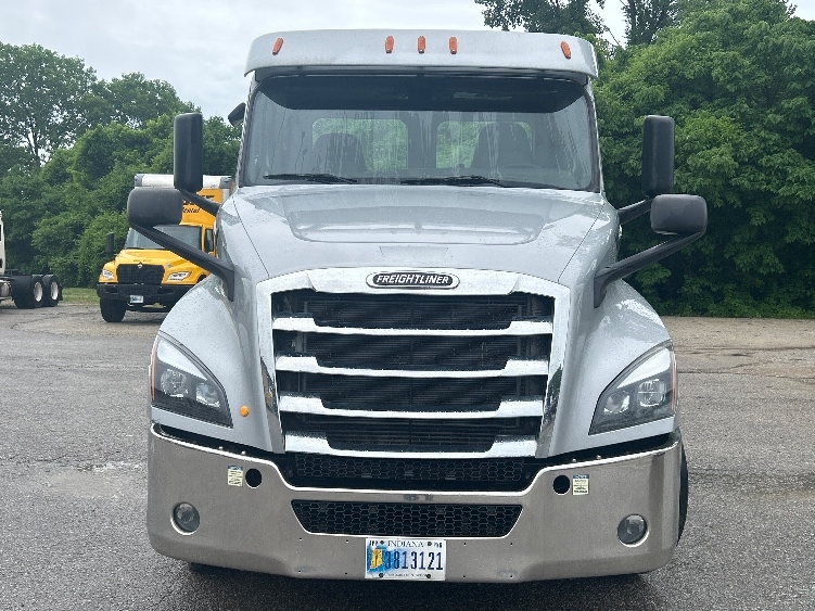 2020 Freightliner Cascadia in Jackson, TN — photo 2